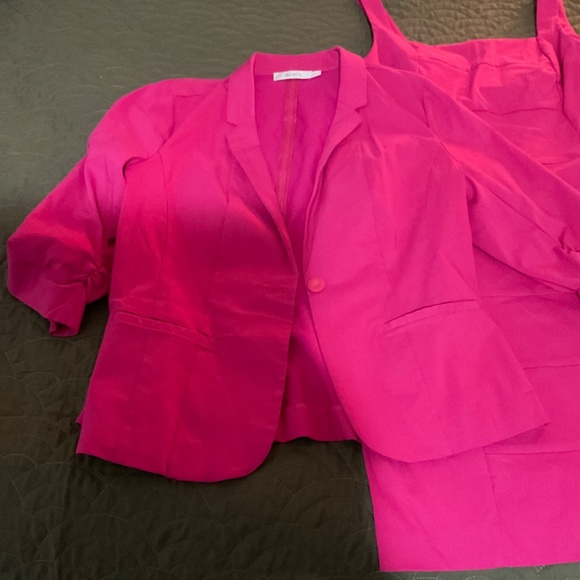 Hot Pink Bodycon Dress with matching jacket. - Picture 3 of 5